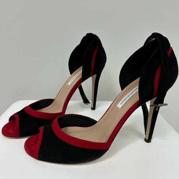 Diane Von Furstenberg suede heels ❤️🖤 - Picture 2 of 7